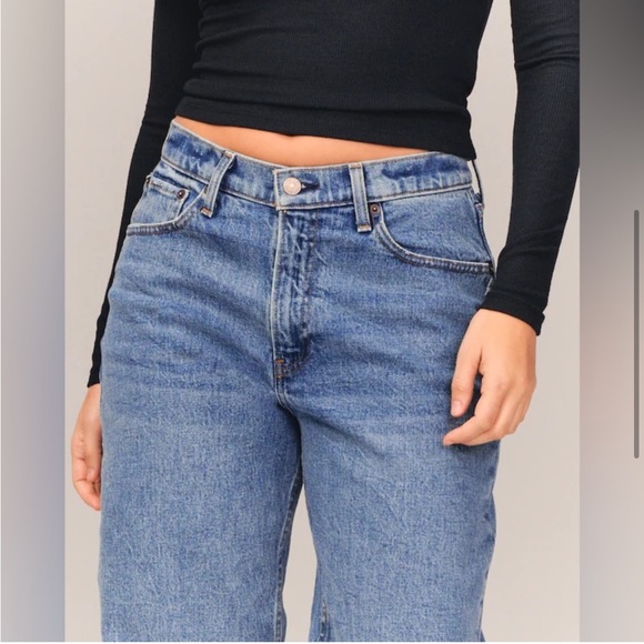 BNWT ✨ Abercrombie Mid Rise Baggy Jean - Picture 5 of 8